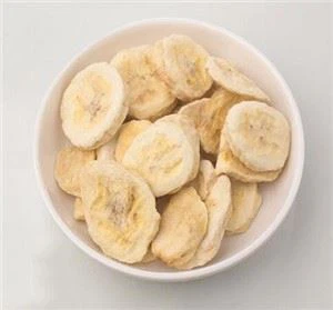 Quritilgan banan bo'laklarini muzlatib qo'ying